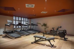 Fitness centrum a/nebo fitness zařízení v ubytování Almanac X Alcron Prague
