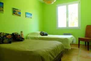 Postel nebo postele na pokoji v ubytování Spacious and bright house with swimming pool