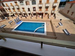 Bazén v ubytování Sunny Villa Few Minutes Walk from beach nebo v jeho okolí