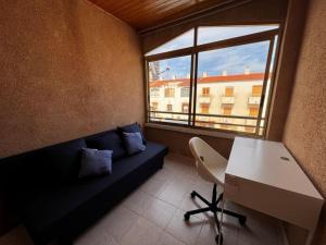 Posezení v ubytování Sunny Villa Few Minutes Walk from beach