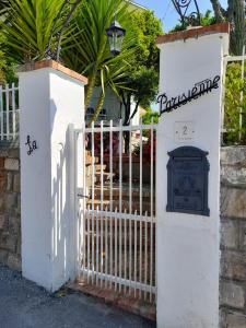 Zdjęcie z galerii obiektu Villa La Parisienne w mieście Diano Borello
