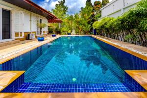 卡馬拉海灘的住宿－Recommend a warm Thai style private swimming pool villa with convenient traffic and living, walking 700 meters to the the beach，相簿中的一張相片