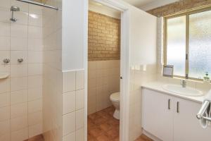 a bathroom with a sink and a toilet at Riverscape Cottages in Augusta +47 photos