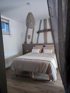 a bedroom with a bed in a room at Le clos des crins in Pavilly