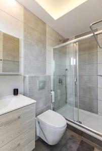 Koupelna v ubytování PENTHOUSE SUITE In the city center + 16 fotografií