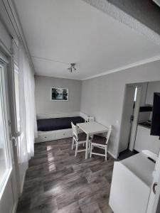 Ferienbungalows am Wolziger See的休息区