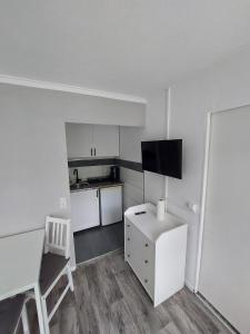 Ferienbungalows am Wolziger See的厨房或小厨房