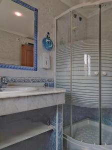 Kúpeľňa v ubytovaní Desconectaengalicia Ático La Lanzada