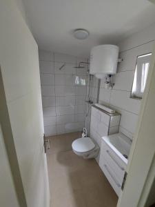 Ferienbungalows am Wolziger See的一间浴室