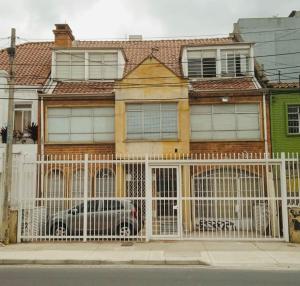 The building in which a vendégházakat is located