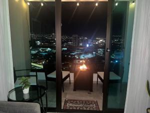 JF Three Bedroom Apartment的休息区