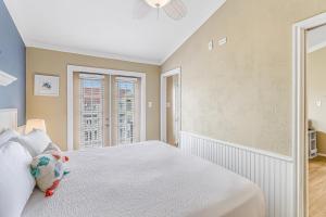 a bedroom with a white bed and a window at Casa Del Sol in Padre Island +14 photos