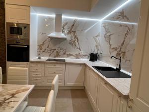 Kuchyň nebo kuchyňský kout v ubytování Luxury10 Loft plaza mayor nooo + 14 fotografií