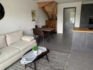 Posezení v ubytování 2 Zimmer im Loft style über 2 Etagen