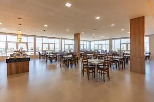 Tri Hotel Executive Osório餐厅或其他用餐的地方