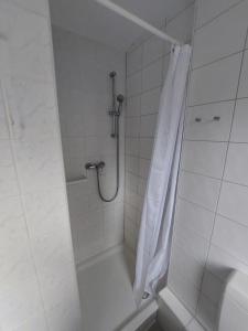 Ferienbungalows am Wolziger See的一间浴室