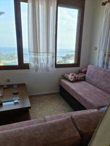 Гостиная зона в Votsi Seaview