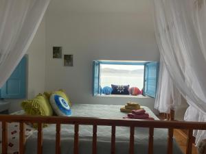 Postel nebo postele na pokoji v ubytování Patmos Horizon @Sapsila Beach