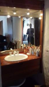 a bathroom with a sink and a large mirror at club de campo los horneros in Ingeniero Maschwitz