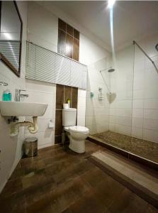 Ένα μπάνιο στο Swane’s guesthouse