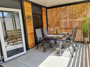 Balkón nebo terasa v ubytování ARIA Mobile Home, Oaza Mira 5 Star Camping, Dalmatia