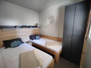 Postel nebo postele na pokoji v ubytování ARIA Mobile Home, Oaza Mira 5 Star Camping, Dalmatia