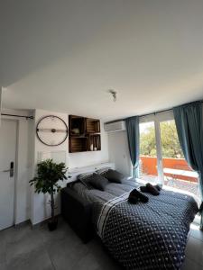 Posteľ alebo postele v izbe v ubytovaní Résidence hôtelière les hameaux de saint cyprien appartement 2 chambres + 37 fotografií