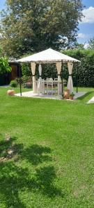 A garden outside Appartamenti il PALAZZACCIO