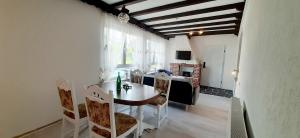 a dining room with a white table and chairs at Blue Lagoon Holiday Apartments & Double Room with Balcony in Nehren