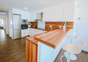 Kuchyň nebo kuchyňský kout v ubytování Apartamento exclusivo en primera línea de mar