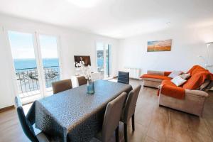 Posezení v ubytování Apartamento exclusivo en primera línea de mar