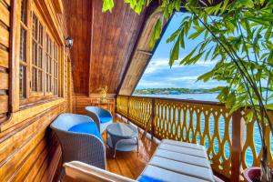 a balcony with chairs and a view of the water at Hotel Bocas del Toro in Bocas del Toro