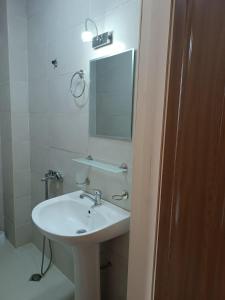 Ένα μπάνιο στο Lika Hotel