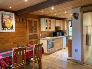 Kuchyň nebo kuchyňský kout v ubytování Chalets Savoie
