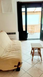 A bed or beds in a room at Studio au cœur de Laguiole