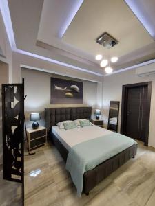 Posteľ alebo postele v izbe v ubytovaní Rika’s Luxury seaside apartment