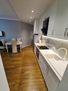 ティラナにあるComfort Apartment Tirana Centerのギャラリーの写真