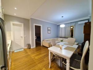 ティラナにあるComfort Apartment Tirana Centerのギャラリーの写真