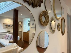a mirror on a wall with a living room at Maison bord de mer 10 couchages in Saint-Vaast-la-Hougue