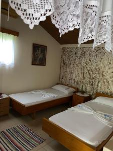 Foto dalla galleria di Kasaj Villa a Gjirokastër