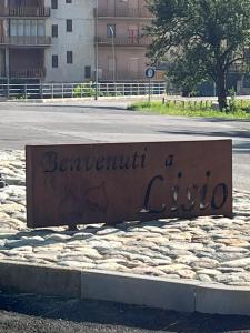 a sign on the side of a road at Alloggio Silvia in Lisio