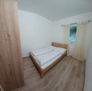 Postel nebo postele na pokoji v ubytování Apartmány Domaša Poľany