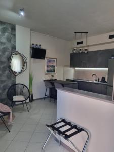 Kuchyň nebo kuchyňský kout v ubytování OnlyStudio with free parking