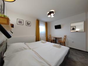 Postel nebo postele na pokoji v ubytování Hotel Antoň