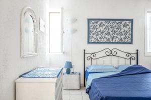 A bed or beds in a room at Golfo Aranci-Appartamento Dalia 1 a 30m dal mare