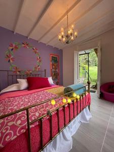 a bedroom with a large bed in a room with a chandelier at Romántico refugio en la montaña in Copacabana
