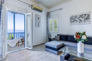 Χώρος καθιστικού στο Anemi Studios