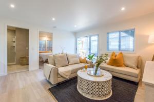 Posezení v ubytování Beachside Apartment at Palm - Coast & Country