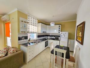 Galeriebild der Unterkunft Sunset Sea View Two Bedroom Apt in Golem