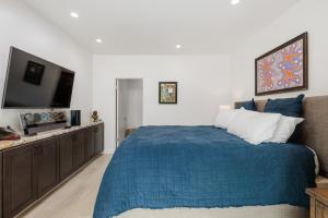 Postel nebo postele na pokoji v ubytování 644 A Renovated Condo at a World-Renowned Resort - Free Wifi and Parking + 16 fotografií